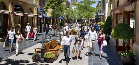 Compras de outlet de lujo cerca de Madrid .